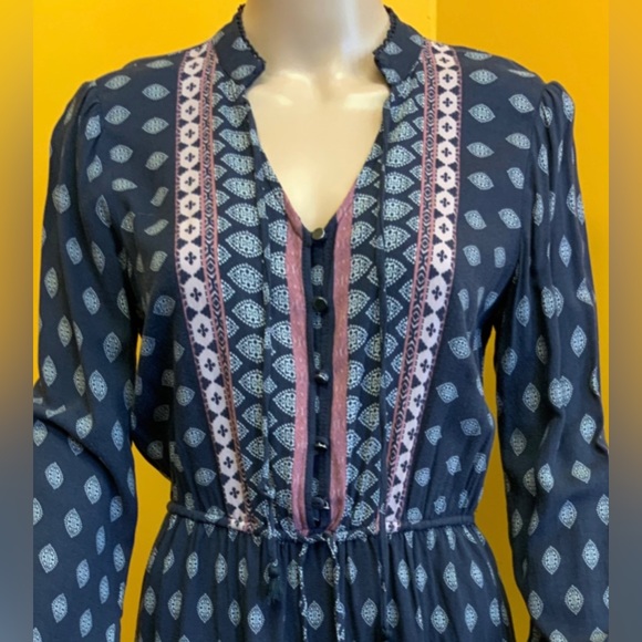 Vanity - Picture 2 of 3